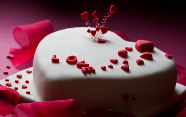 A Beautiful Heart Shaped Cake for Birthday A Beautiful Heart Shaped Cake for Birthday