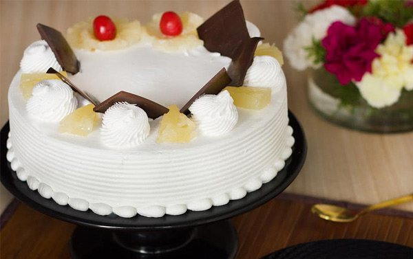 Pineapple Cake - A Cake With Cream and Fresh Pineapple Pineapple Cake - A Cake With Cream and Fresh Pineapple