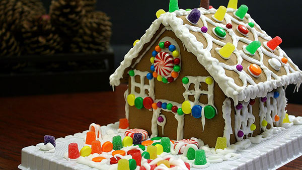Celebrate House-Warming Party With a Cake
