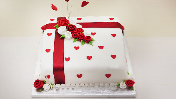 Celebrate Anniversary with a Cake