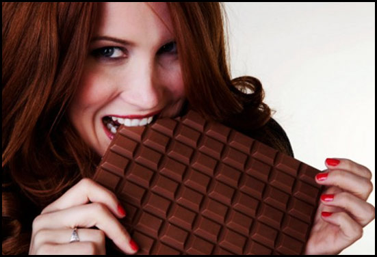 Girl eating chocolate - Importance of Chocolates are many Girl eating chocolate - Importance of Chocolates are many