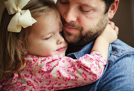 Trust of a child for his/her father - Expressing love with Father's day messages
