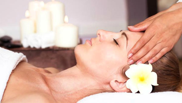 Give Mom A Queen Treatment – A Make Over Session for mom Give Mom A Queen Treatment – A Make Over Session for Mom