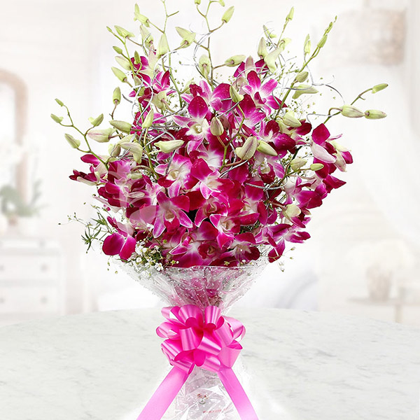  Purple Beauty - A perfect flower bouquet for date night that shows love, luxury, beauty and strength 