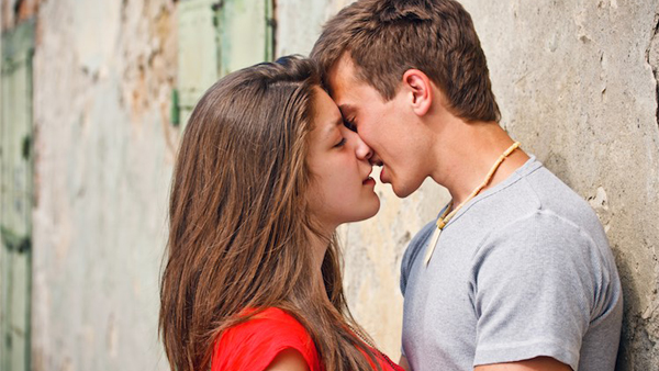 10 kissing tips for perfect romance