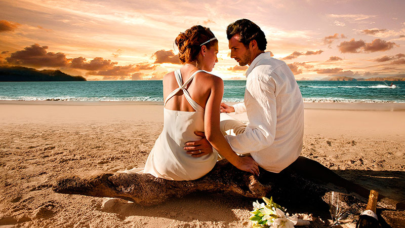 A beautiful couple dating on Valentine's Day by the seaside A beautiful couple dating on Valentine's Day by the seaside